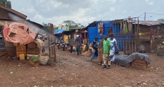 Regen Treiben im Dorf