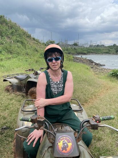 Wir machen eine Quadtour - zwischendurch werden wir sehr nass vom Regen - Vorteil ist, dass es nicht so staubt