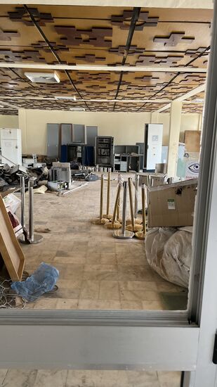 Kaum ein Fenster oder eine Tür hat noch Scheiben.