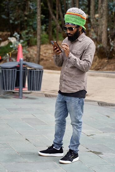 Das ist der Rasta namens Jonas—er ist ein ausgezeichneter Fahrer und Guide und mega-sympathisch! Wir hatten viel Spaß mit ihm