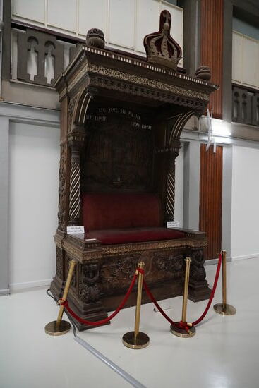 Hier sehen wir den Thron von Kaiser Haile Selassie.