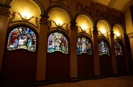 Fenstergemälde überall wo man hinsieht.