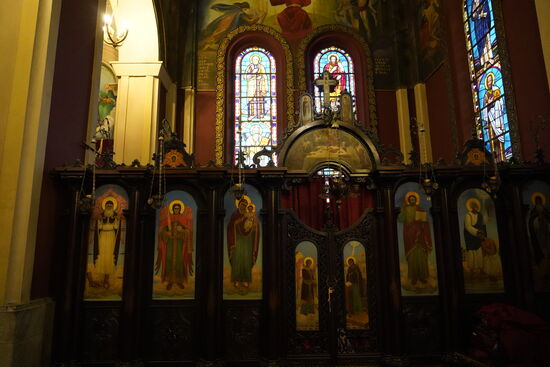Wir haben Zugang zu allen Bereichen der Kathedrale. Ein Aufseher, der sich dezent im Hintergrund aufhält merkt, dass das Fotografieren nicht so optimal ist, weist uns dann an, doch in den vorderen Teil des Kirchenschiffs zu gehen.
