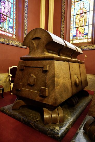 … hier die Kaiserin.