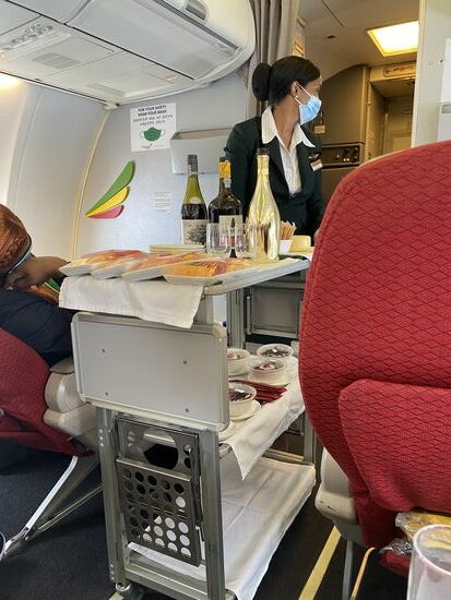 Für knapp 5 Stunden Flug lohnt es sich schon, wenn man sich richtig ausstrecken kann