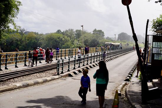 Es ist verhältnismäßig ruhig auf der Brücke.