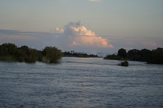 Was hier aussieht wie ein Vulkanausbruch, ist die Gischt des Wassefalls