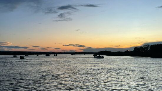 Es sind viele Boote auf dem Sambesi, aber trotzdem wirkte alles sehr beruhigend.