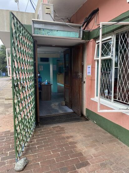 Ausreise aus Simbabwe: Zack—Stempel in den Pass