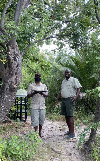 Auf der Insel empfängt man uns mit einem lokalen Drink