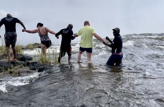 Sie müssen uns ganz schön doll festhalten!