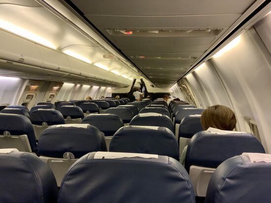 Sehr spät startet dann der Flieger nach Kapstadt mit nur sehr wenigen Leuten