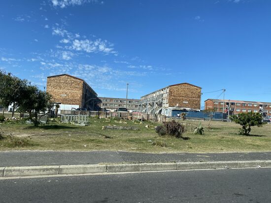 Am Stadtrand gibt es Häuserklötze für die ärmere Bevölkerung