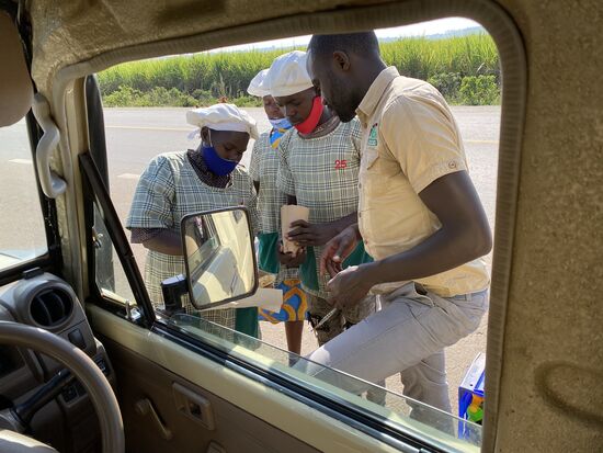 Wir entscheiden uns für gegrillte Bananen - die haben sich im Nachhinein als sehr trocken erwiesen, kaufen wir nicht mehr..