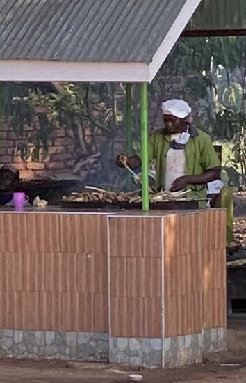 Hier wird gerade Fisch gegrillt