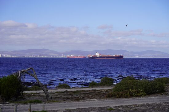 Es sieht so nah aus, aber sind fast 10 km bis zum Festland.