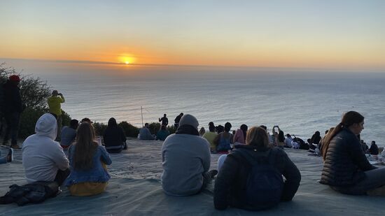 Kaum geht die Sonne unter, wird es kühler. Hier in Südafrika ist jetzt Herbst und Mitte/Ende Mai beginnt der Winter.