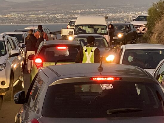 Man beachte: manche kommen noch hoch und andere fahren schon wieder runter!