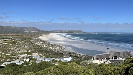 Ist das  hier auf Sylt?? Das Haus rechts könnte von dort sein..