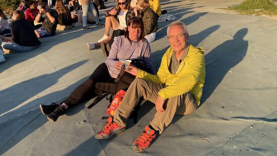 Prost!  Wir haben viele Bilder von anderen gemacht, eine nette junge Frau hat uns abgelichtet.