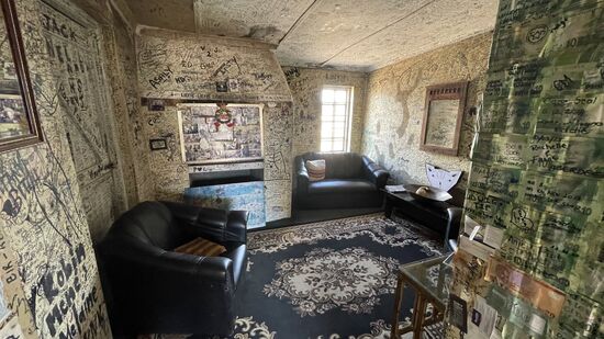 Überall haben sich die Leute verewigt..