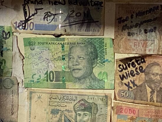 Auch wir haben uns hier verewigt—wenn auch nur langweilig auf einem Geldschein