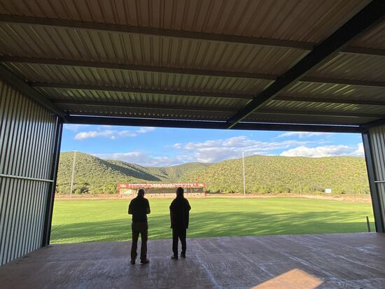 Er hat hier viel vor: Fußballspiele, Feiern, Kinoabende und Konzerte