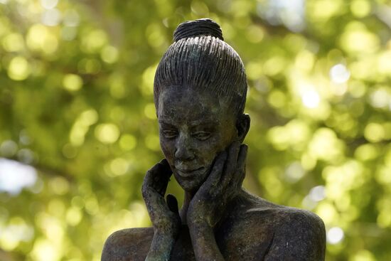 Was sagt sie wohl? „Ohwei—ihr fangt ja gut an…“