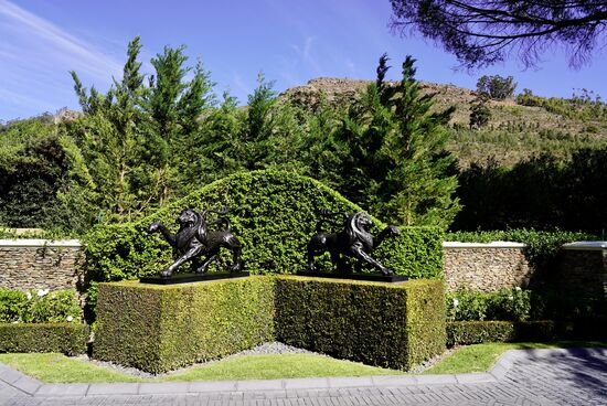 Das riesige Anwesen ist penibel gepflegt