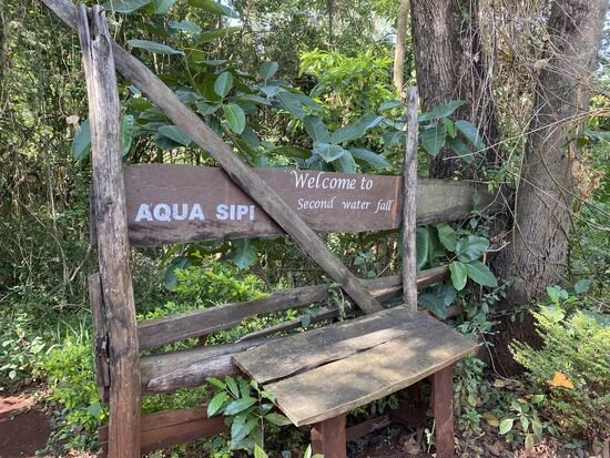 Schon nach kurzer Zeit sind wir am Wasserfall