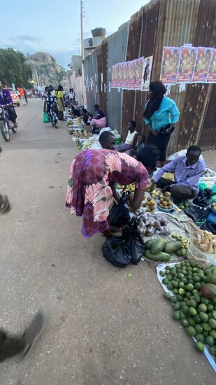 Thomas spendiert noch 10 Gläser Honig für die Senioren…