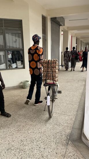 Der hat viele Eier im Gepäck…