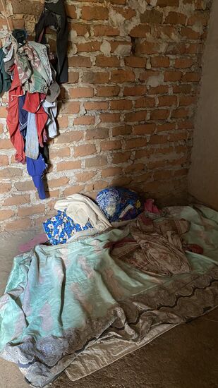 Wir besuchen zuerst Modesta. Dies ist ihre bisherige Lagerstätte.