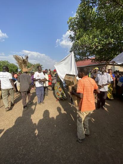 Gesang und Tanz erfreuen uns