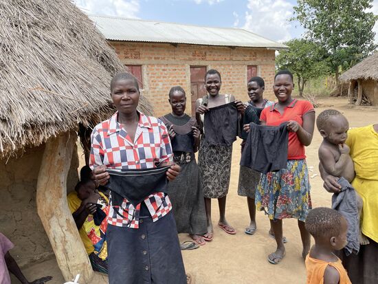 Shorts für die Männer der jungen Frauen