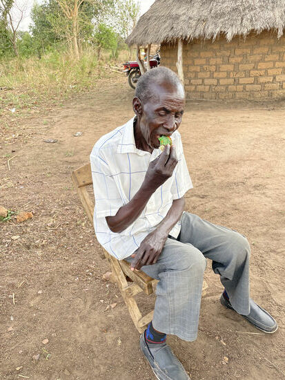 Dem Papa von Denis schmeckt es sichtlich….