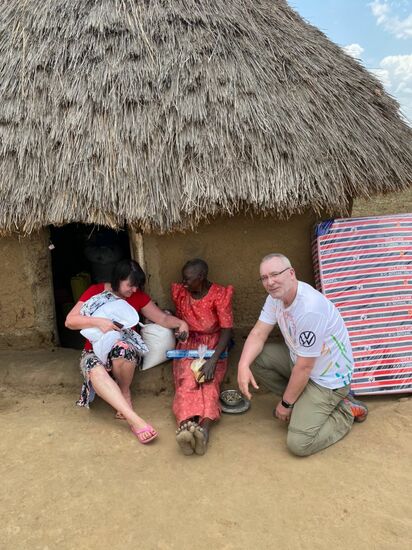 Überglücklich ist Theresia und kann es garnicht glauben