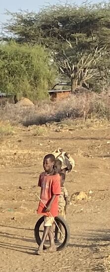 Hier eine „extended Version“ ein Profi-Reifen. Den treiben sie mit dem Stock vor sich her