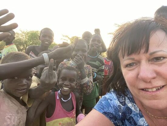 Ich werde unterdessen von den Kindern belagert und muss Selfies machen.