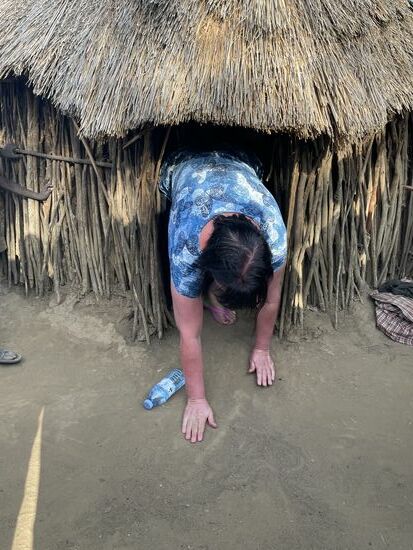 Für uns ist es schon sehr mühsam die niedrigen Ein- und Ausgänge zu nutzen