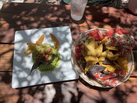 Wir rasten bei Guacamole und Kaltgetränken