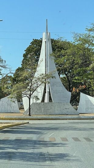 Das weiße Denkmal der mexikanischen Geschichte in Cancun