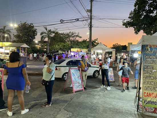 Ein buntes Treiben, aber hier sind auch kaum Touristen