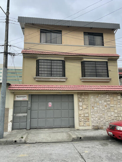 Das Hotel Serena von Fabrizios Mama-alle Wohnhäuser sind hier verriegelt und verrammelt