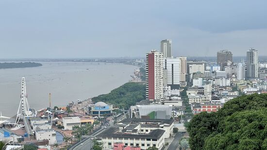 Der Ausblick von hier oben ist sehr beeindruckend. Hier sieht man einen Teil der neuen Promenade Malecon 2000