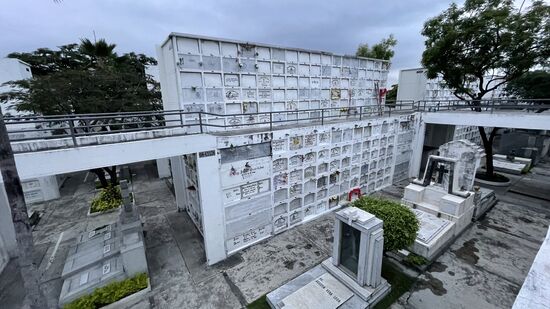 Thomas ist kaum zu stoppen und ist außer Atem - er will alles fotografieren. Zum Glück für mich, dass es irgendwann dunkel wird.