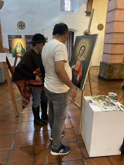 Claudia ist zwar eine Künstlerin, aber sie sagt, ihr Talent liegt nicht in der Malerei.