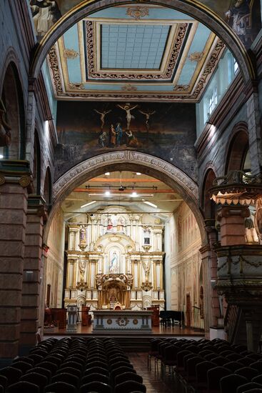 Der Mittelbau der Kathedrale ist riesig.