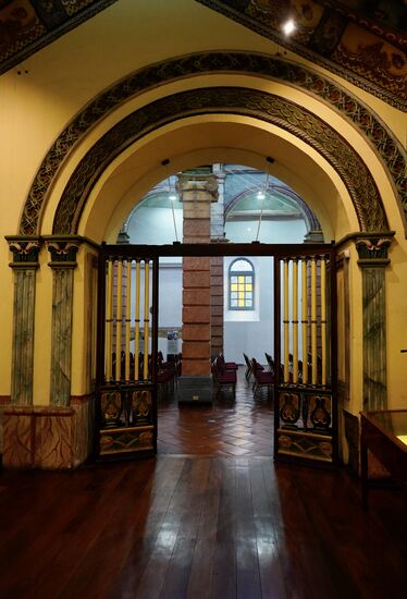 Alles ist sehr gut erhalten. Es gibt in diesem Gebäude auch noch sehr viele Original-Relikte.