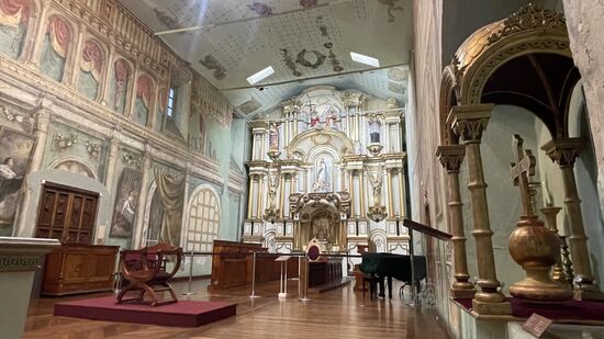 Eine sehr imposante Kirche. Schön, dass sie so erhalten wird. Überall woanders werden Kirchen entweiht und zweckentfremdet. Hier hat man nicht den Eindruck, dass die Kathedrale ihren ursprünglichen Zweck verloren hat. Warum sie nicht mehr genutzt wird? Luftlinie Max. 150 Meter entfernt steht die große Kathedrale Catedral de la Inmaculada Concepción.